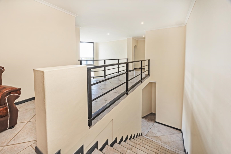 8 Bedroom Property for Sale in Plattekloof Western Cape